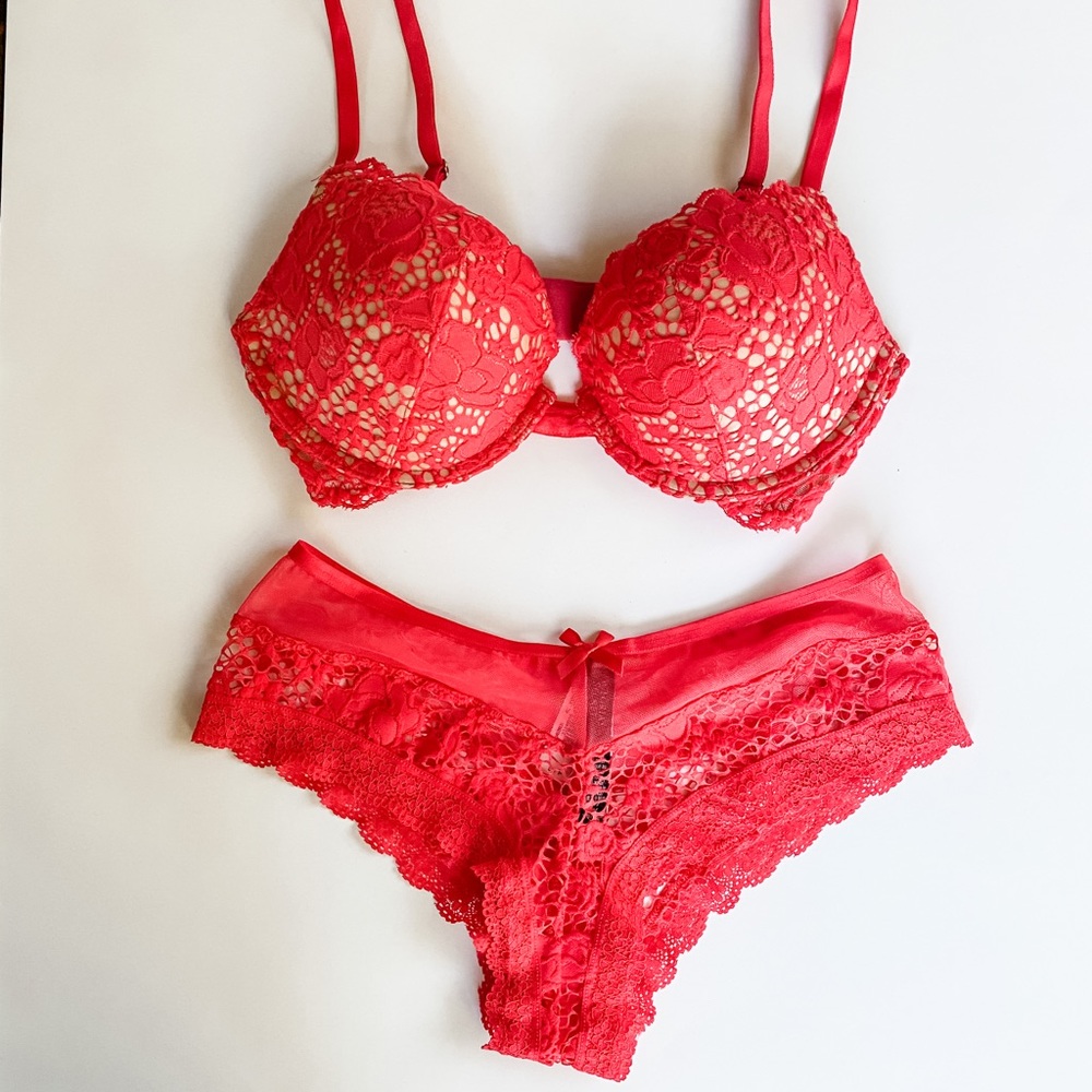 NWT Victoria’s Secret Bra and Undies Set